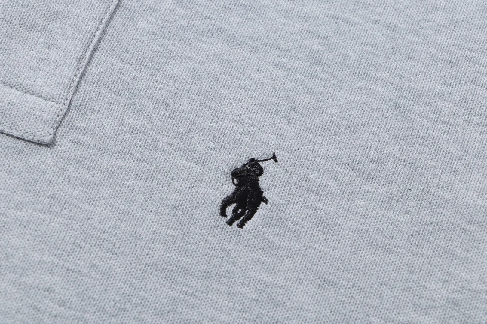 ：RL 002# Ralph Lauren polo T Same Style Size：XS-XL ： White Blue Gray Dark Gray Khaki Green Navy Blue Navy Blue Black Black Pink Classic Quality Classic ！ ！ polo T Classic ！ Same Style！ Quality ！ Size：XS S M L XL ：104/112/116/118/122 ： 66/68/70/72/74 ：44/46.5/48/49.5/51 ：21.5/22.5/23.5/25/26